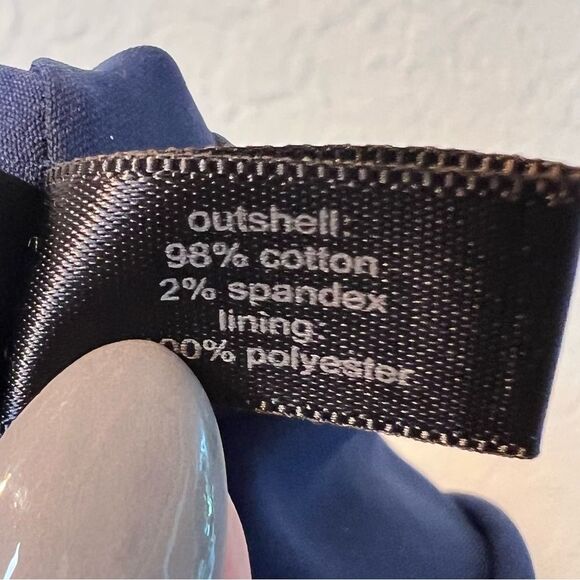 The limited, navy blue and floral pencil skirt. Pockets size 6. - Picture 2 of 8